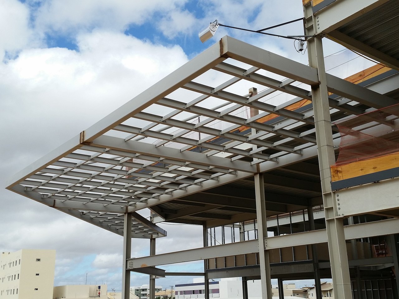 Construções Sólidas e Versáteis: Conheça de forma rápida o Steel Frame  - Salles Imóveis